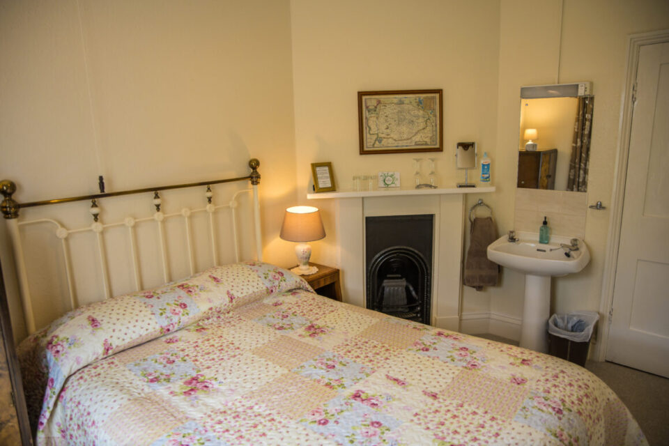 Double room with a private bathroom